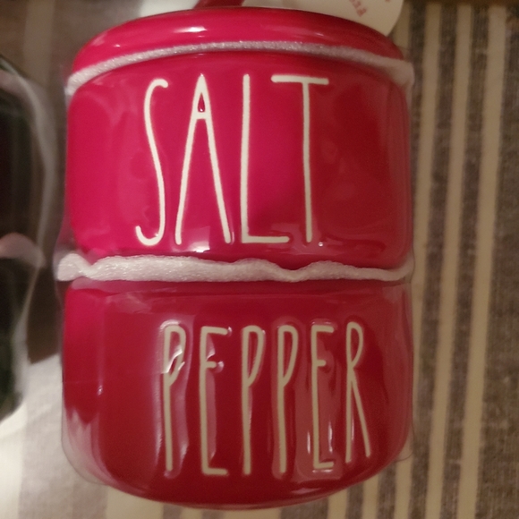 Rae dunn red & green salt and pepper stackers - Picture 5 of 5